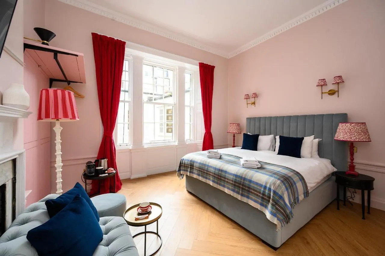 Spacious Ground Floor Super King Edinburgh Inn